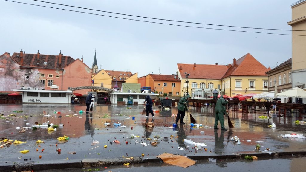 Marktplatz in Zagreb. Nach dem Regen. Nach dem Markt.
